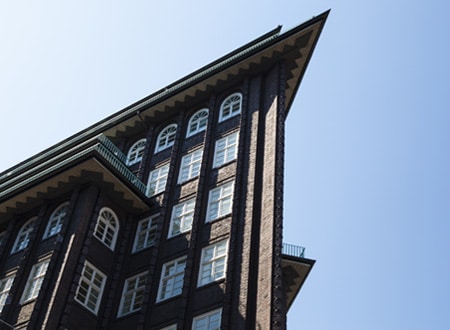 Chilehaus in Hamburg Bild von einer Hausansicht des Chilehauses im Kontorviertel in Hamburg. Hier finden Sie mein Büro.